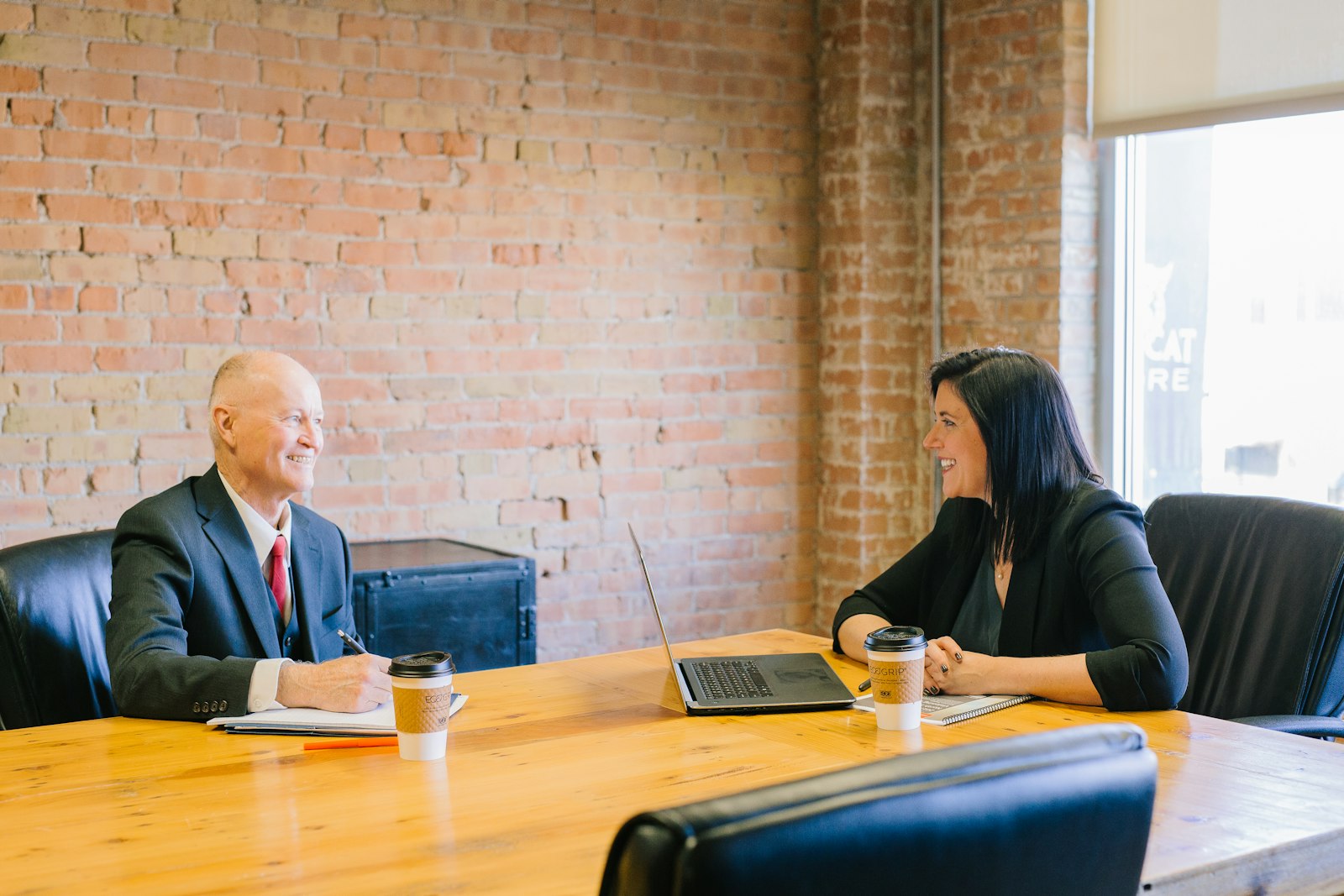 Community manager entrepreneur : internaliser ou externaliser ?
